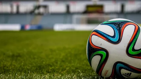 巴西国脚拉菲尼亚热身遭阿根廷球迷强烈嘘声